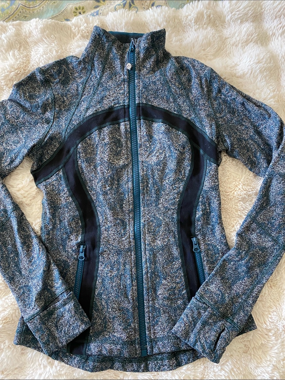 Lululemon define jacket size 4
